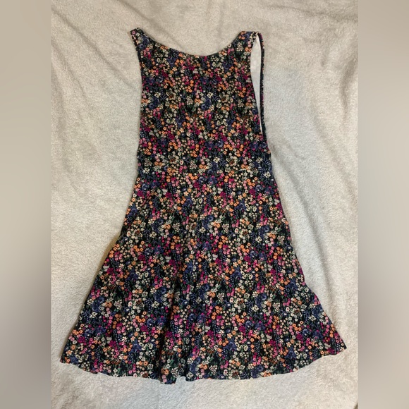 floral forever21 dress - Picture 3 of 5